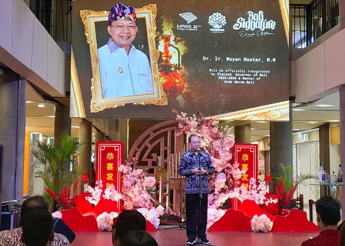 Wayan Koster dalam sebuah acara di salah satu mal di Denpasar. -Balitopik.com