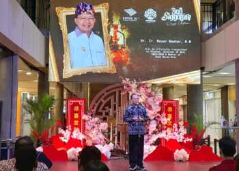 Wayan Koster dalam sebuah acara di salah satu mal di Denpasar. -Balitopik.com