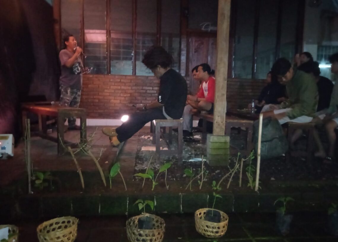 Mimbar Bebas Mahasiswa Sastra Unud & Eksponen Aktivis 98. -Balitopik.com