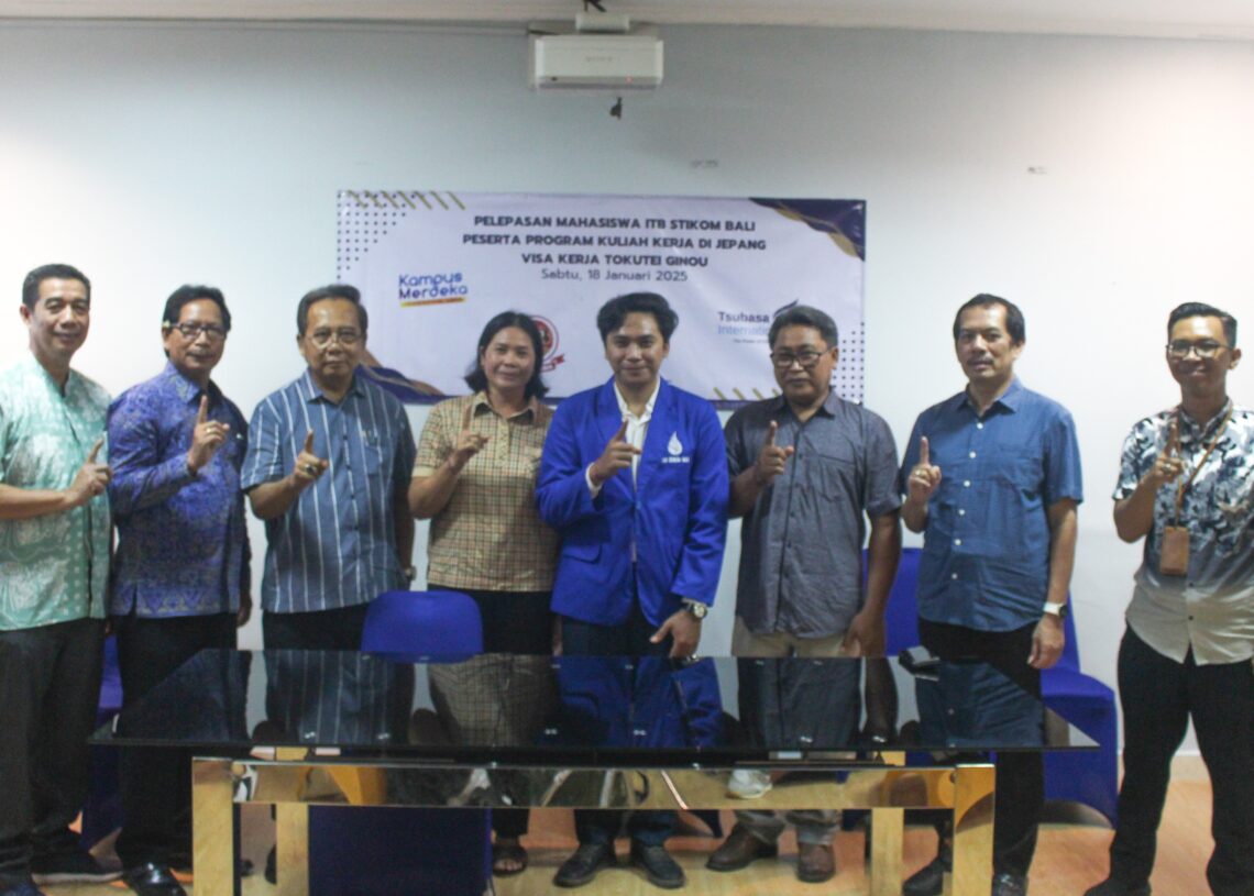 Acara pelepasan Mahasiswa ITB STIKOM Bali bekerja di Jepang oleh Rektor dan jajaran.