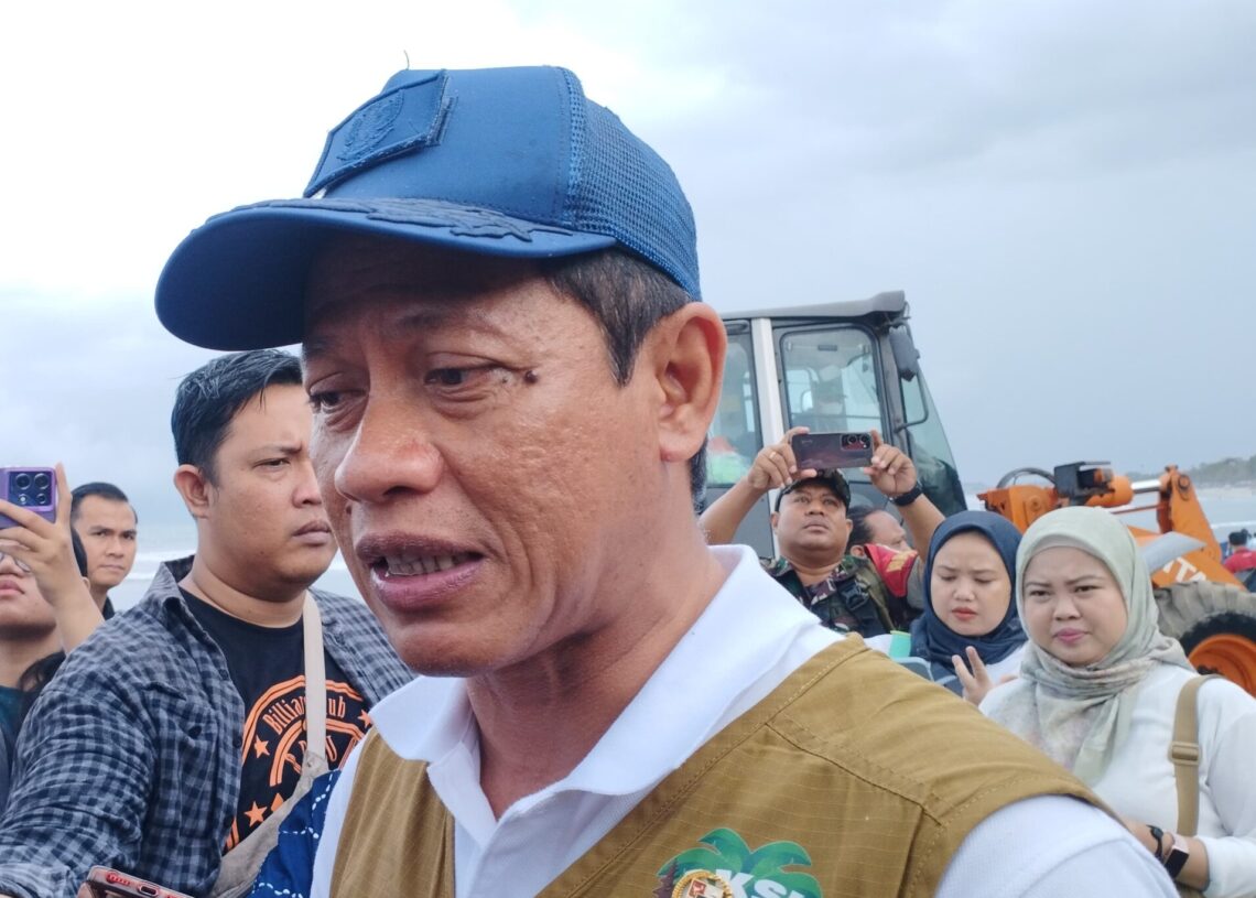 Menteri Lingkungan Hidup Hanif Faisol Nurofiq. -Balitopik.com