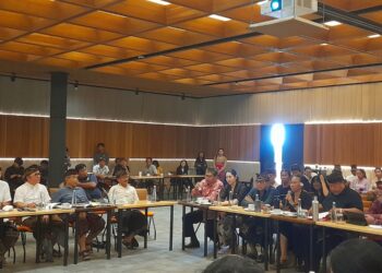 Suasana pertemuan DPD RI, DPD RI dan DPRD KOta Denpasar (kanan) dengan pihak PT BTID. -Balitopik.com