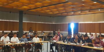 Suasana pertemuan DPD RI, DPD RI dan DPRD KOta Denpasar (kanan) dengan pihak PT BTID. -Balitopik.com