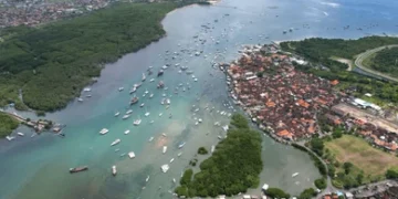 Foto Pulau Serangan dari udara. -shutterstock - 2381227699