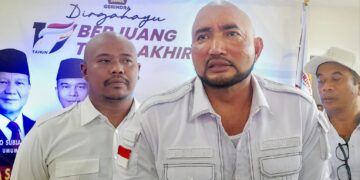 Ketua DPD Gerindra Bali, Made Muliawan Arya alias De Gadjah (depan) didampingi Sekretaris Gerindra Bali I Kadek Budi Prasetya. -Balitopik.com