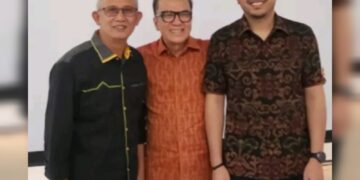 Kiri: Ida Gede Komang Kresna Budi, Tantowi Yahya danAgung Bagus Pratiksa Linggih. -TikTok @kresnabudi117