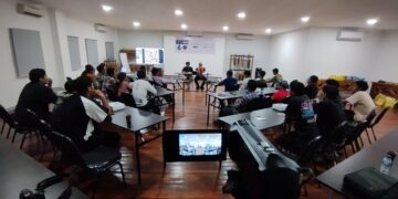 Herman Umbu Billy (depan-kanan) saat memberikan materi. -Balitopik.com