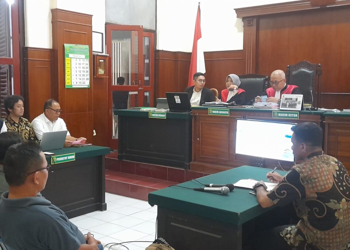 Para saksi CV BMS saat memberikan keterangan di PN Surabaya, Rabu (26/2/2025). -Balitopik.com