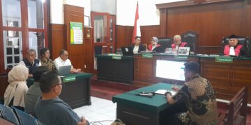 Para saksi CV BMS saat memberikan keterangan di PN Surabaya, Rabu (26/2/2025). -Balitopik.com