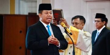 Sang Made Mahendra Jaya saat disumpah menjadi Inspektur Jenderal Kemendagri . -IST