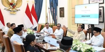 Prabowo Subianto saat memimpin rapat kabinet merah putih membahas program sekolah rakyat. -sekretaris.kabinet.