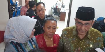 Ni Luh Djelantik didampingi Ketua BK DPD RI Ismeth Abdullah (kanan) dan Wakil Ketua BK DPD RI Siti Aseanti. Balitopik.com