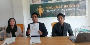 Kuasa hukum korban. Kiri: Anna Fransiska, I Gusti Agung Bagus Oka Wijana Narendra, Bayu Pradana dari Malekat Hukum. -Balitopik.com