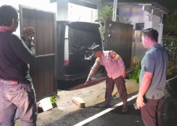 Pihak Polsek Kuta Selatan saat lakukan olah TKP. -Balitopik.com