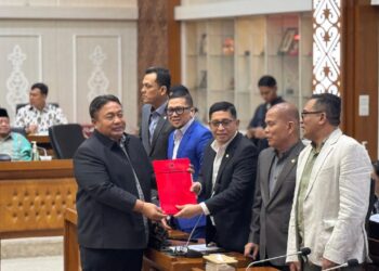 Nyoman Parta saat memberikan pandangan Fraksi PDIP kepada pimpinan rapat pleno pembahasan RUU PMI di Baleg, Jakarta, Senin (17/3/2025). -Dok.pribadi