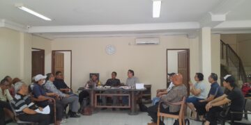Suasana pertemuan warga Perumahan Puri Gading Jimbaran dengan pihakPT MSC sebagai developer. -Balitopik.com