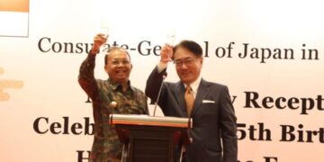 Wayan Koster dan Konsulat Jepang Katsutoshi Miyakawa saat perayaan ulang tahun ke 65 Kaisar Jepang Naruhito di Hotel Ayana, Jimbaran. -IST