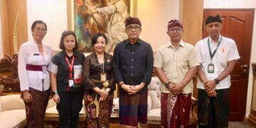 Wali Kota Denpasar, I Gusti Ngurah Jaya Negara (tengah) saat menerima audiensi Plt. Kepala Dinas Tenaga Kerja dan Sertifikasi Kompetensi Kota Denpasar, I Gusti Ayu Ngurah Raini. -IST