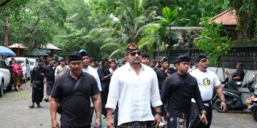 Ketua DPD Gerindra Bali, Made Muliawan Arya alias De Gadjah (depan). - IST