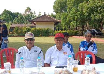 Ketua Pergatsi Denpasar, Agus Dei (kiri) bersama Sekretaris Umum KONI Kota Denpasar Made Darmiyasa. -IST