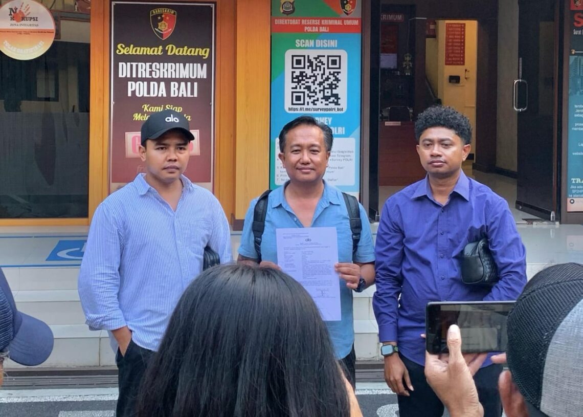 Piet Arja Saputra didampingi kuasa hukum Rey Bagus Hidayat, SH dan tim. -Balitopik.com