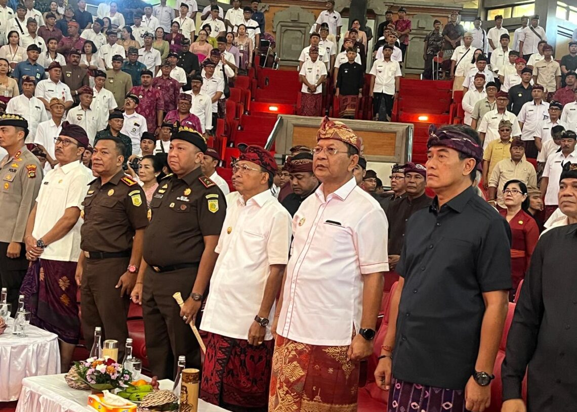 Gubernur Bali Wayan Koster (ketiga dari kiri). -IST