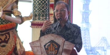 Gubernur Bali Wayan Koster saat memberikan sambutan pada acara Launching Siaran Televisi Digital dari Turyapada Tower. -Balitopik.com