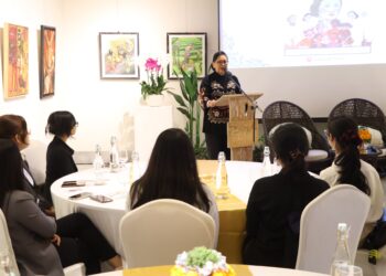 Ny.Putri Koster saat membuka acara Talkshow dan Creative Space. -IST