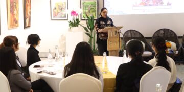 Ny.Putri Koster saat membuka acara Talkshow dan Creative Space. -IST