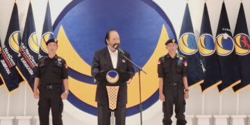 Ketua Umum NasDem, Surya Paloh saat melantik DPW NasDem Bali. -Balitopik.com