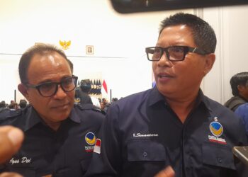 Ketua DPW NasDem Bali I Nengah Senantara didampingi Wakil Ketua bidang Media dan Komunikasi Publik, Agus Dei. -Balitopik.com