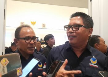 Ketua DPW NasDem Bali I Nengah Senantara didampingi Wakil Ketua bidang Media dan Komunikasi Publik, Agus Dei. -Balitopik.com