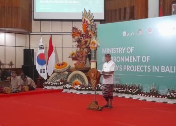 Gubernur Bali Wayan Koster saat pidato menerima kunjungan Menteri Lingkungan Hidup Korea Selatan dalam proyek Electric Mobility. -Balitopik.com