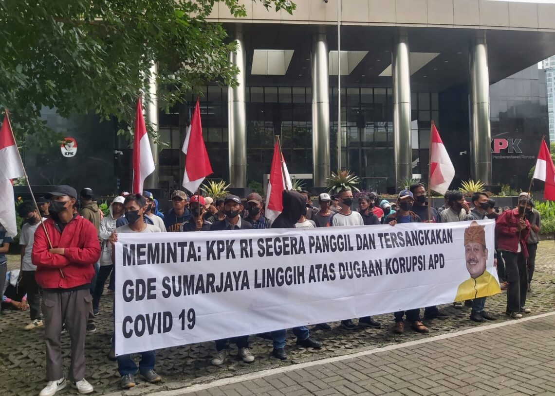 Massa aksi saat di Gedung Kejaksaan Agung RI. IST