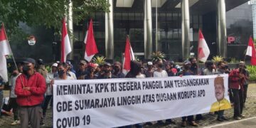 Massa aksi saat di Gedung Kejaksaan Agung RI. IST