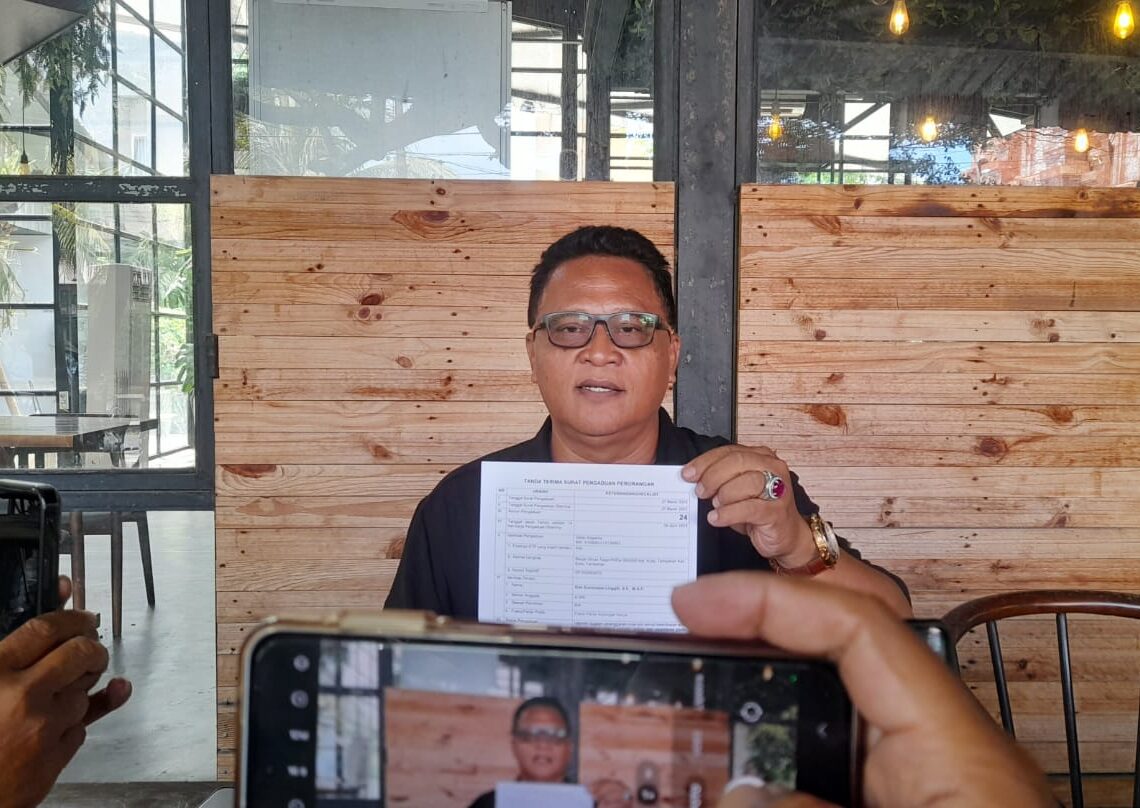 Aktivis antikorupsi Gede Angastia alias Anggas. -Balitopik.com