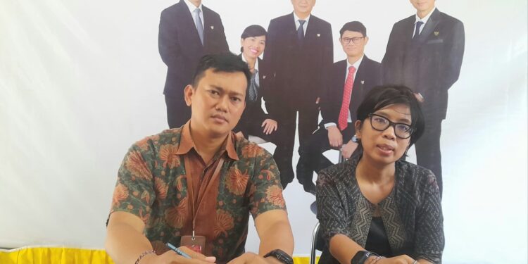 Ketua KPAD Bali, Ni Luh Gede Yastini (kiri) dan Wakil Ketua KPAD Bali, Anak Agung Made Putra Wirawan. -Balitopik.com