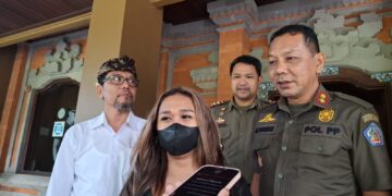 Kasatpol PP Bali, I Dewa Nyoman Rai Dharmadi (kanan). -IST