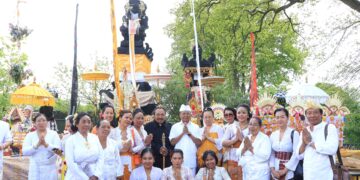 Gubernur Bali Wayan Koster saat meresmikan Pura Santa Citta Bhuwana di Kallankote, Belanda. -IST