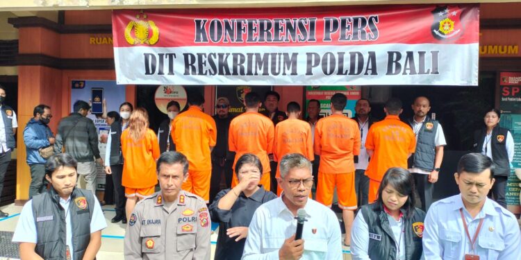 Konferensi pers penetapan 6 tersangka kasus pelecehan seksual terhadap 3 orang pemuda. Balitopik.com
