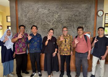 Rapat koordinasi Tim Percepatan Pembangunan Bali, Komisi Penanggulangan AIDS dan Kelompok Jurnalis Peduli AIDS Bali di Kantor Badan Riset Inovasi Daerah Provinsi Bali, Jumat (9/5/2025). -Balitopik.com
