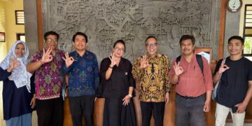 Rapat koordinasi Tim Percepatan Pembangunan Bali, Komisi Penanggulangan AIDS dan Kelompok Jurnalis Peduli AIDS Bali di Kantor Badan Riset Inovasi Daerah Provinsi Bali, Jumat (9/5/2025). -Balitopik.com