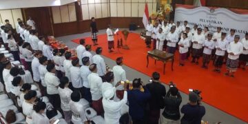 Gubernur Bali Wayan Koster saat melantik dan Pengambilan Sumpah/Janji jabatan Pejabat Tinggi Pratama di Lingkungan Pemprov Bali tahun 2025. -Balitopik.com
