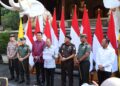 Gubernur Bali Wayan Koster (tengah) saat membacakan 18 butir pernyataan Bali Tolak Ormas Premanisme. -Balitopik.com