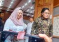 Yenny Wahid (kiri) didampingi Wakil Gubernur Bali, I Nyoman Giri Prasta. -Balitopik.com