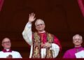 Foto: Momen Pertama Paus Leo XIV Disambut Umat Dunia (REUTERS/Guglielmo Mangiapane).