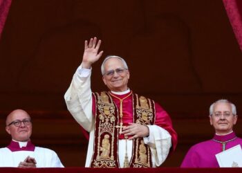 Foto: Momen Pertama Paus Leo XIV Disambut Umat Dunia (REUTERS/Guglielmo Mangiapane).