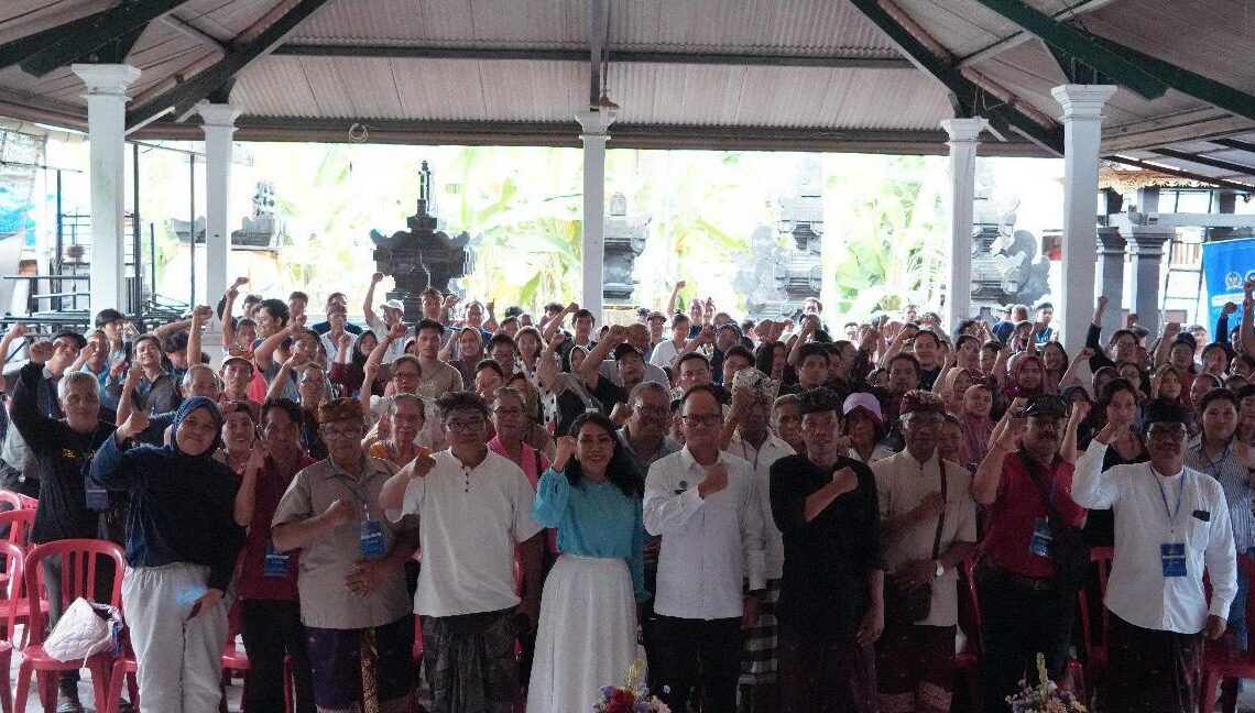 Tim Sosialisasi Program Makan Bergizi Gratis DPR RI saat di Gianyar Bali. -Balitopik.com
