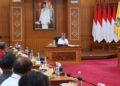 Gubernur Bali Wayan Koster saat memimpin rapat dengan Rektor se-Bali. -Balitopik.com