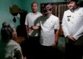 Bupati Badung I Wayan Adi Arnawa dan Wakil Bupati Badung Bagus Alit Sucipta saat meninjau pelaksanaan pelayanan Home Care “Nak Badung Sehat”. -Balitopik.com